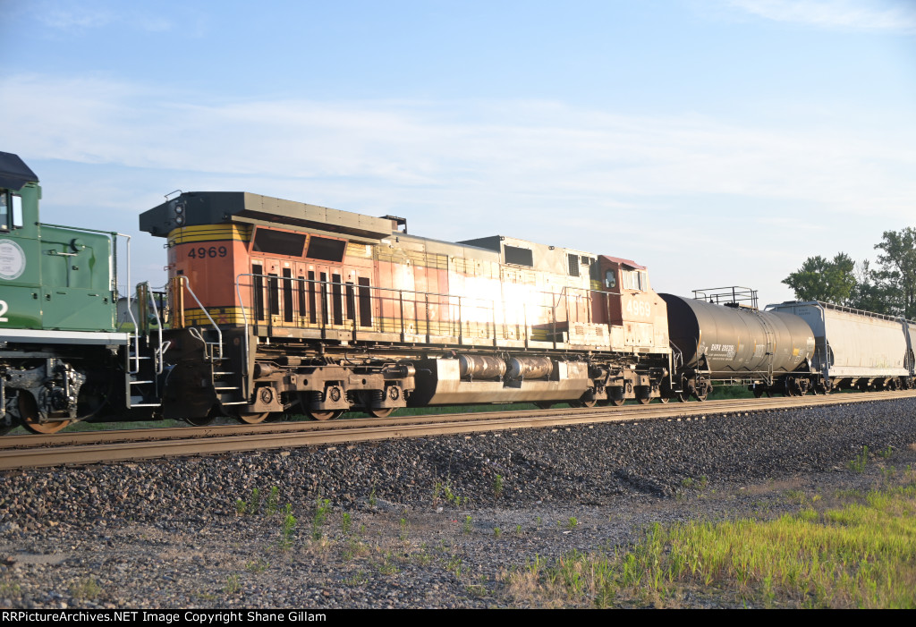 BNSF 4969